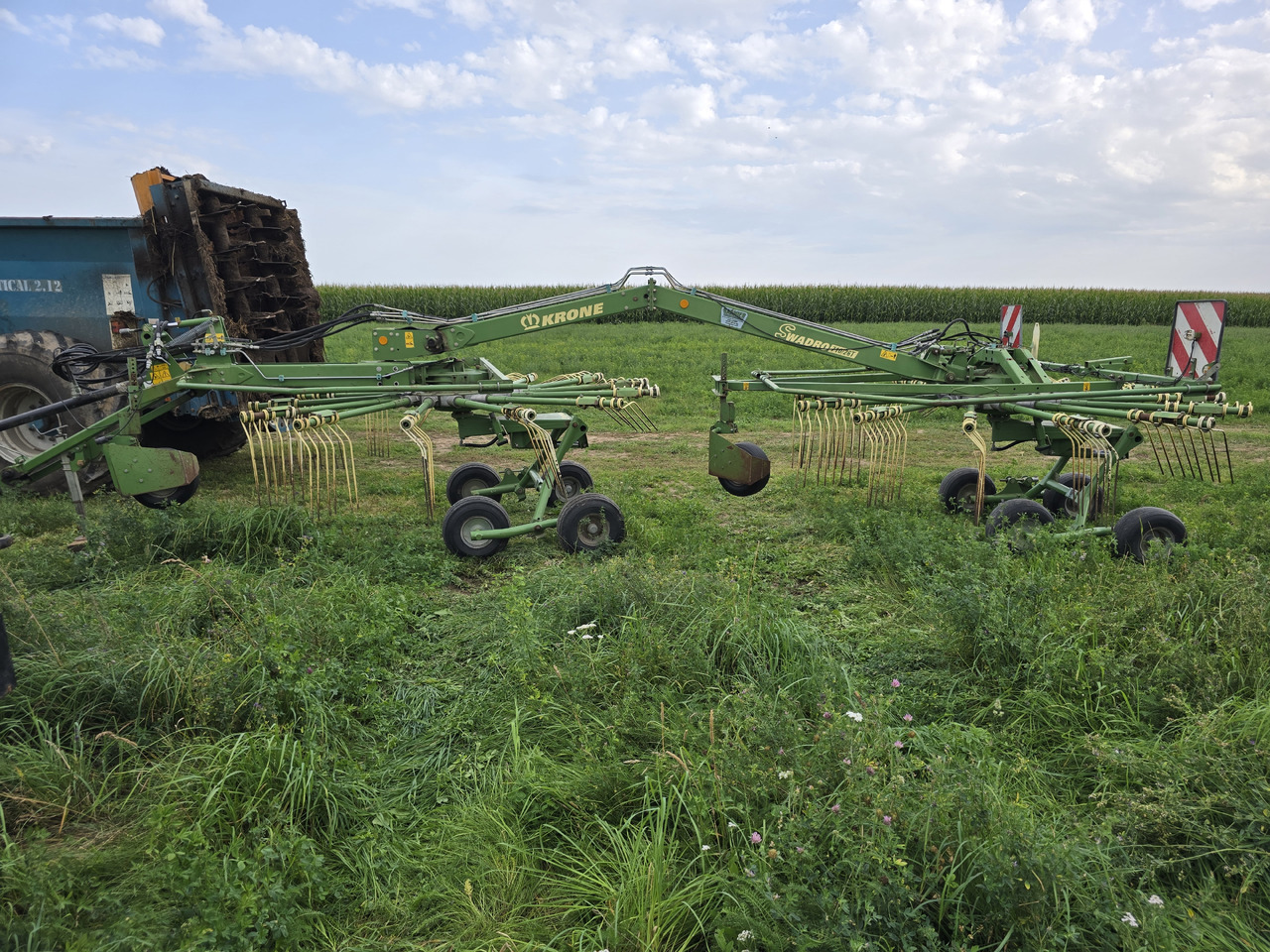 KRONE Swadro 710/26T - Szénaforgató: 3 kép. KRONE Swadro 710/26T - Szénaforgató: 3 kép.