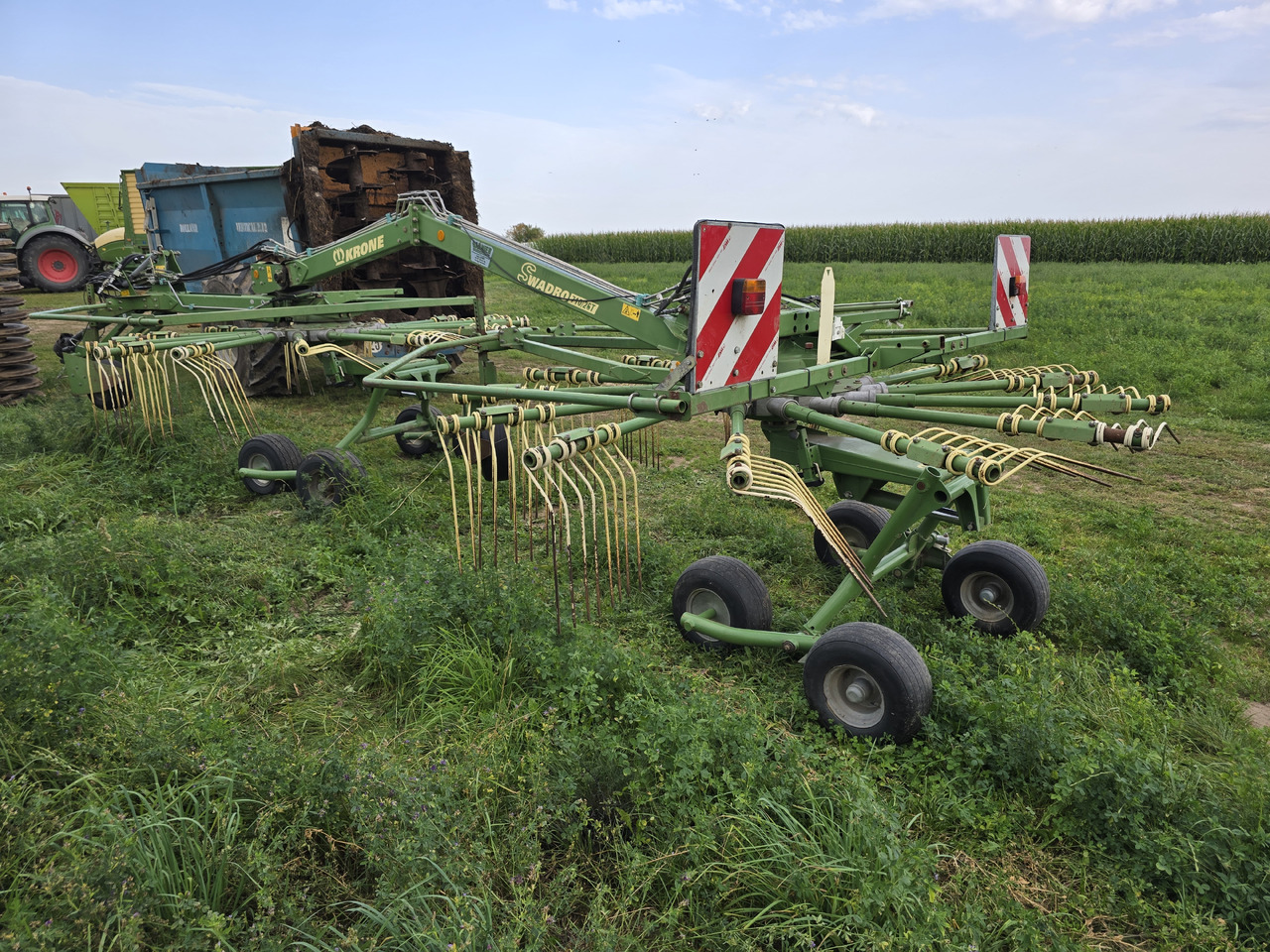 KRONE Swadro 710/26T - Szénaforgató: 4 kép. KRONE Swadro 710/26T - Szénaforgató: 4 kép.