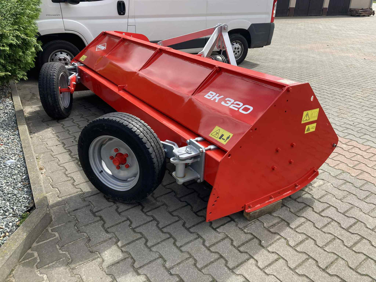 KUHN BK320 - Fűkasza: 2 kép. KUHN BK320 - Fűkasza: 2 kép.