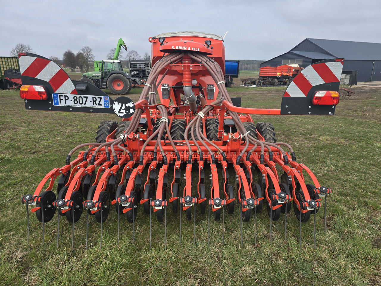 KUHN ESPRO 3000 VFB - Kombinált vetőgép: 5 kép. KUHN ESPRO 3000 VFB - Kombinált vetőgép: 5 kép.