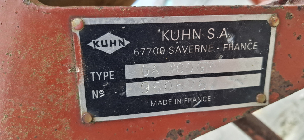 KUHN GA 300 GM - Szénaforgató: 5 kép. KUHN GA 300 GM - Szénaforgató: 5 kép.