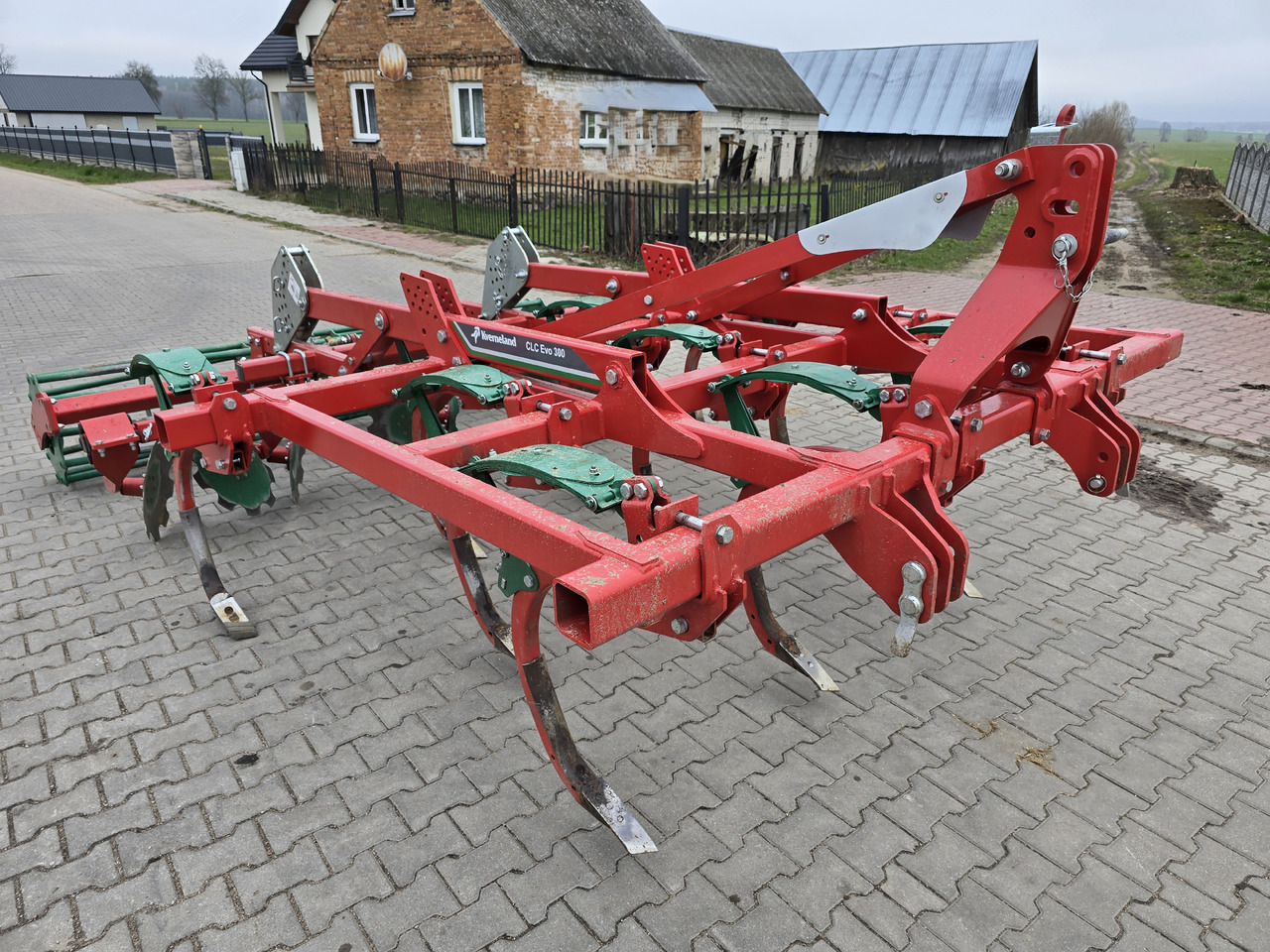 KVERNELAND CLC Evo 300 - Borona: 1 kép. KVERNELAND CLC Evo 300 - Borona: 1 kép.