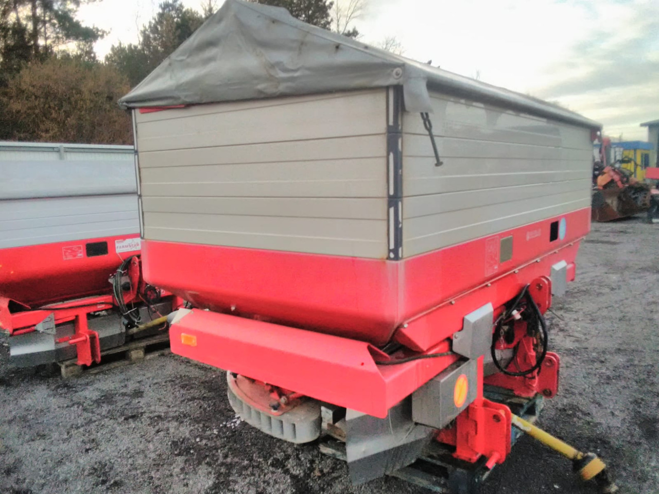 KVERNELAND EXACTA – TL - Műtrágyaszóró: 1 kép. KVERNELAND EXACTA – TL - Műtrágyaszóró: 1 kép.