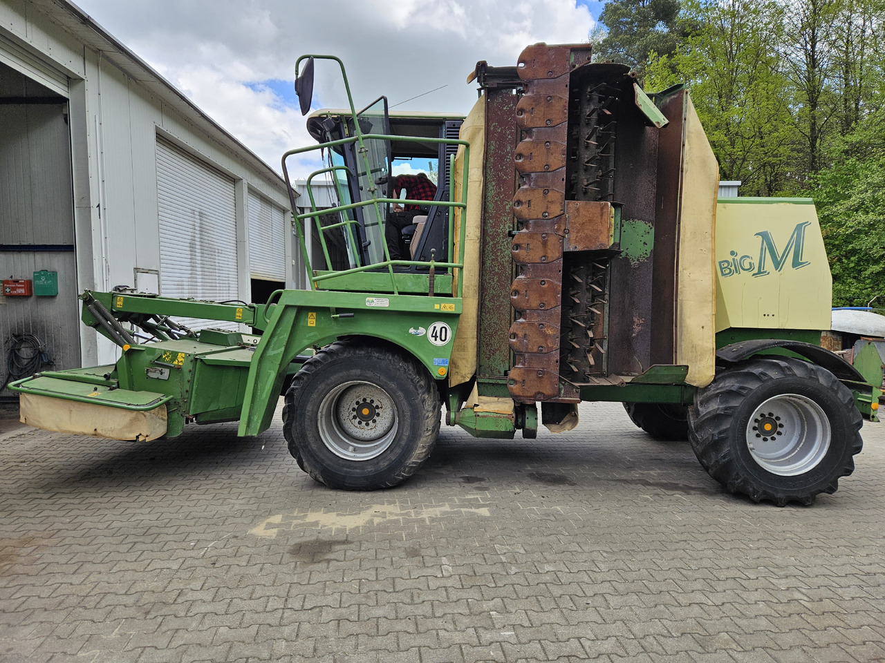 Krone Big M - Fűkasza: 4 kép. Krone Big M - Fűkasza: 4 kép.