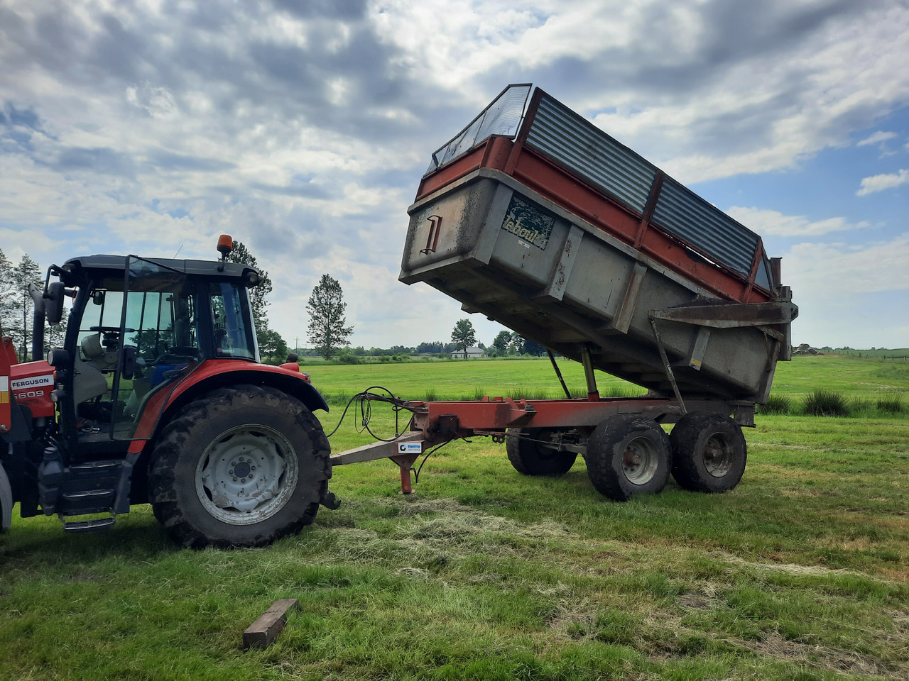 LEBOULCH RB2120 (12 ton / 25 m3) - Mezőgazdasági billenőpótkocsi: 2 kép. LEBOULCH RB2120 (12 ton / 25 m3) - Mezőgazdasági billenőpótkocsi: 2 kép.