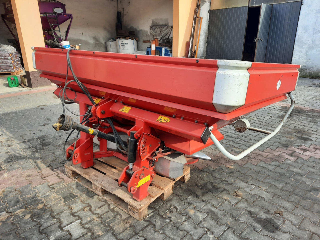 LELY CENTERLINER SX 2000 L - Műtrágyaszóró: 2 kép. LELY CENTERLINER SX 2000 L - Műtrágyaszóró: 2 kép.