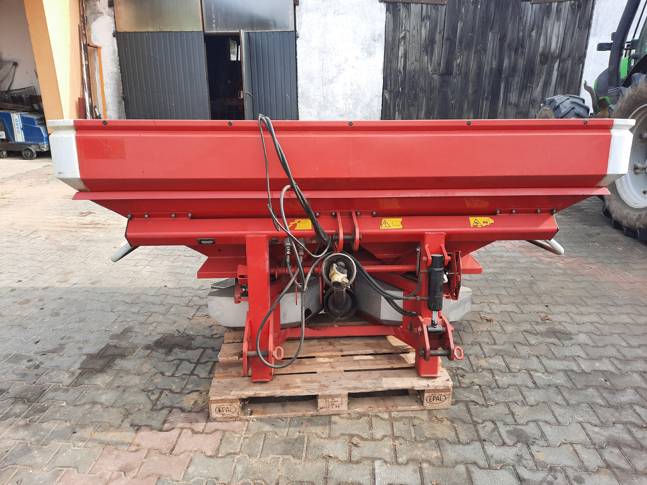 LELY CENTERLINER SX 2000 L - Műtrágyaszóró: 3 kép. LELY CENTERLINER SX 2000 L - Műtrágyaszóró: 3 kép.