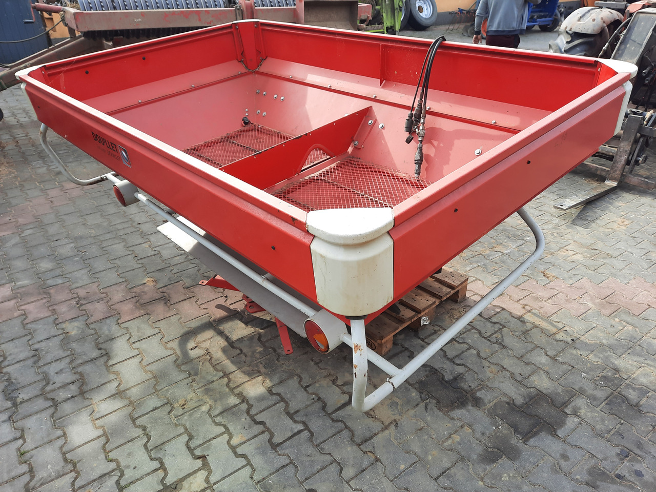 LELY CENTERLINER SX 2000 L - Műtrágyaszóró: 5 kép. LELY CENTERLINER SX 2000 L - Műtrágyaszóró: 5 kép.