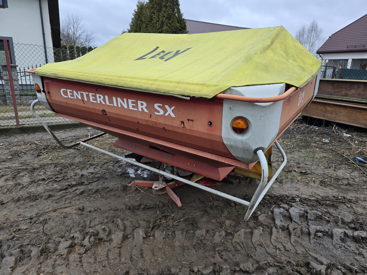 LELY Centerliner SX 2500 - Műtrágyaszóró: 3 kép. LELY Centerliner SX 2500 - Műtrágyaszóró: 3 kép.
