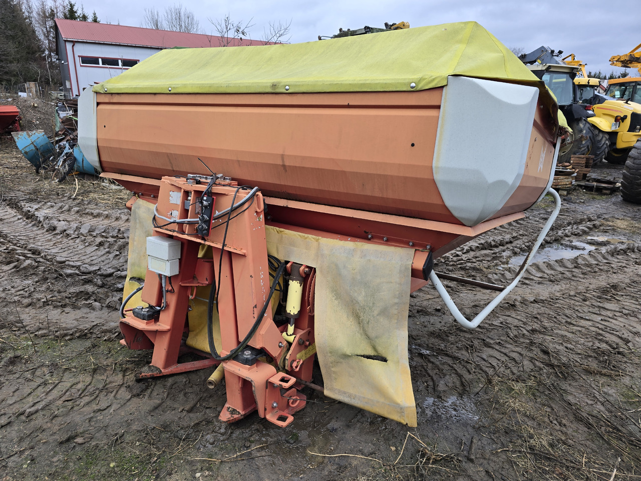 LELY Centerliner SX 2500 - Műtrágyaszóró: 1 kép. LELY Centerliner SX 2500 - Műtrágyaszóró: 1 kép.
