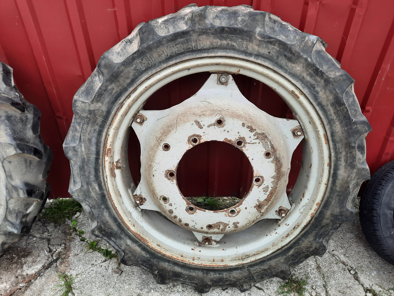 MICHELIN BIB X 9.5 R32 - Komplett kerék: 2 kép. MICHELIN BIB X 9.5 R32 - Komplett kerék: 2 kép.