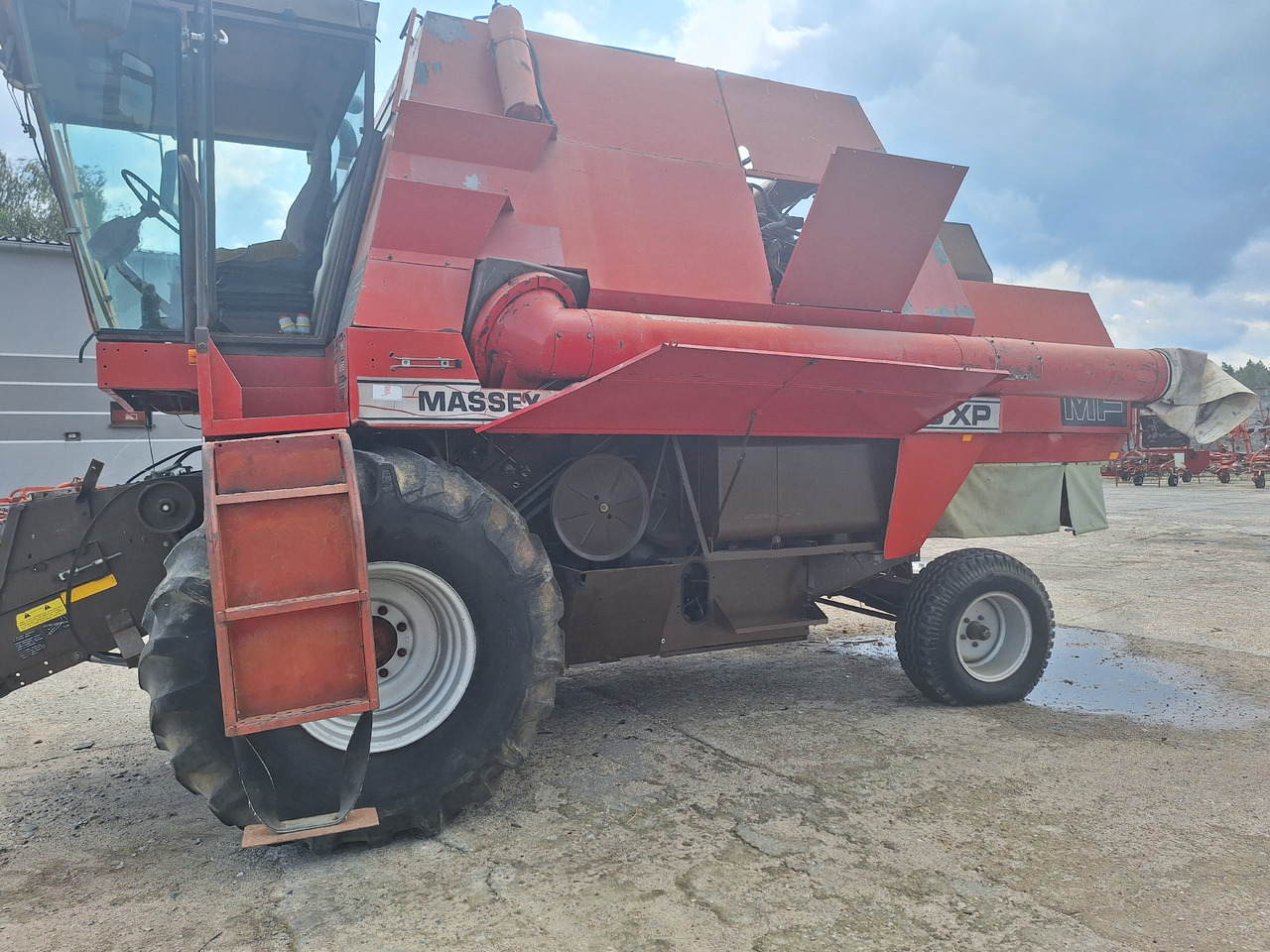 Massey Ferguson 29XP - Kombájn: 1 kép. Massey Ferguson 29XP - Kombájn: 1 kép.