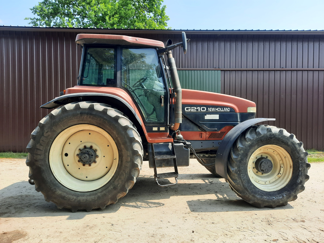 NEW HOLLAND G210 - Traktor: 4 kép. NEW HOLLAND G210 - Traktor: 4 kép.