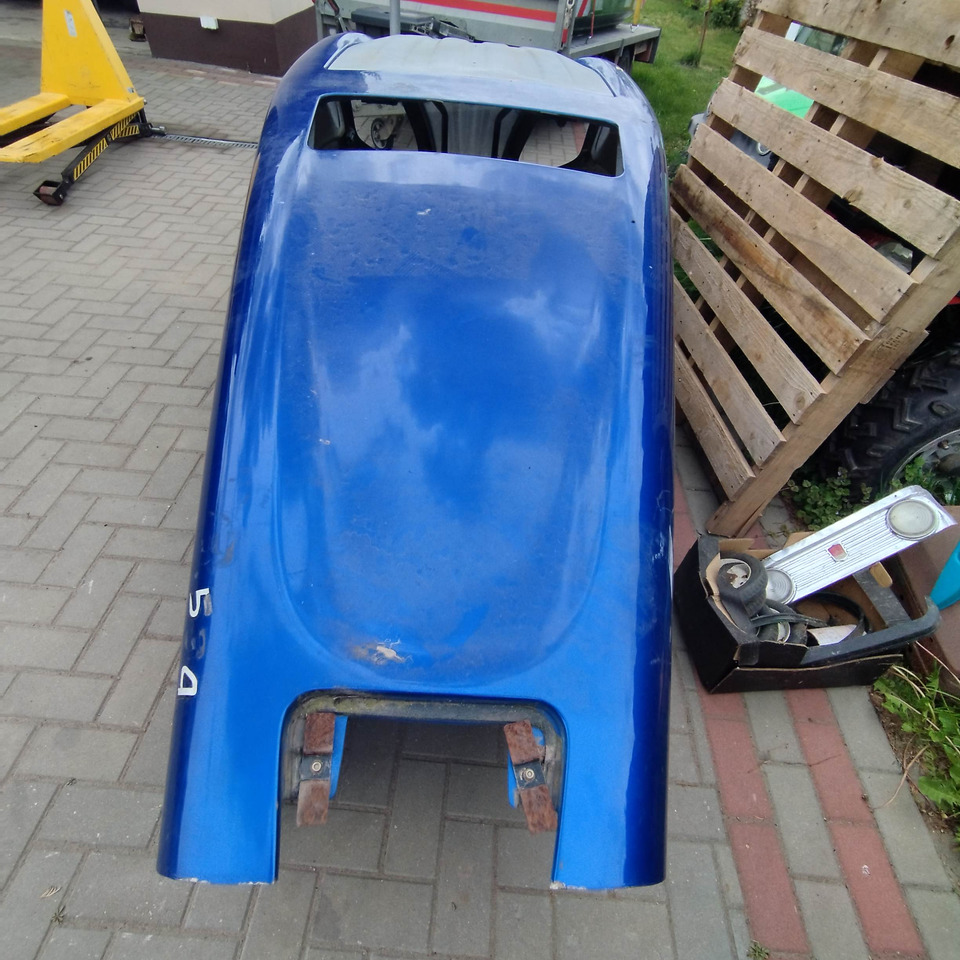 New Holland T8 - Karosszéria és külső - Mezőgazdasági gépek: 3 kép. New Holland T8 - Karosszéria és külső - Mezőgazdasági gépek: 3 kép.