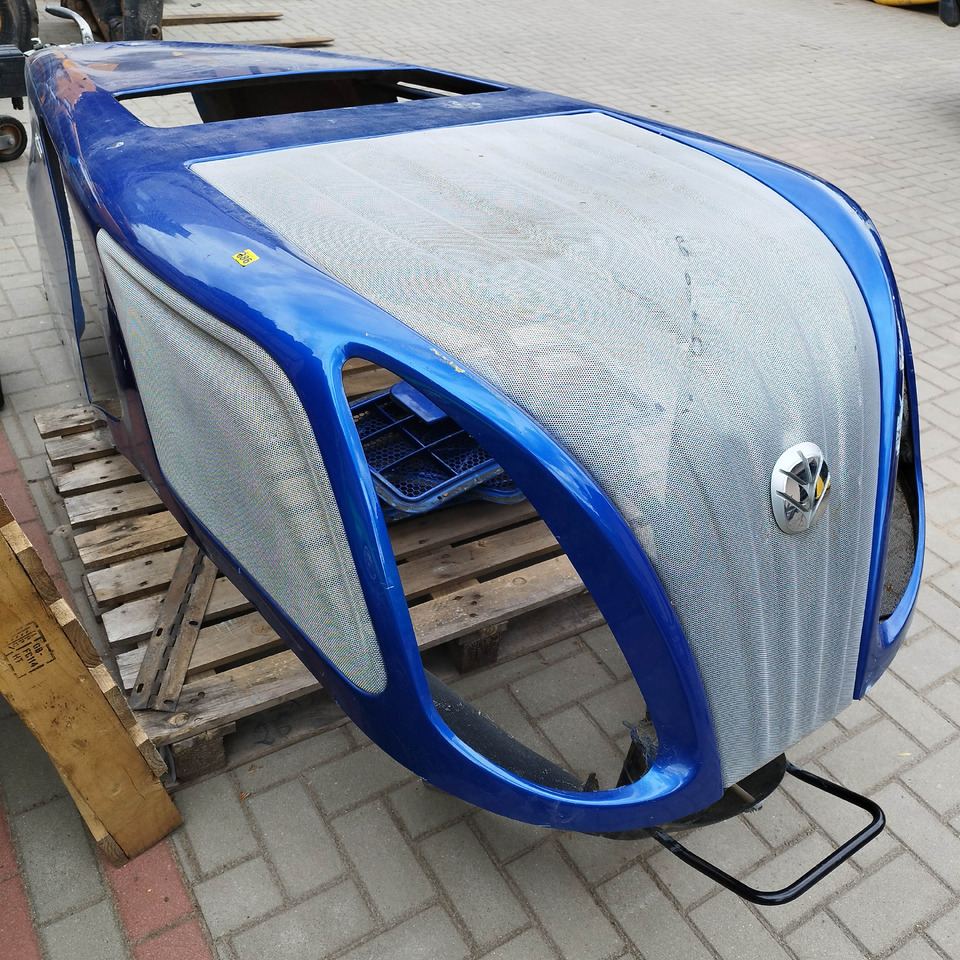 New Holland T8 - Karosszéria és külső - Mezőgazdasági gépek: 5 kép. New Holland T8 - Karosszéria és külső - Mezőgazdasági gépek: 5 kép.