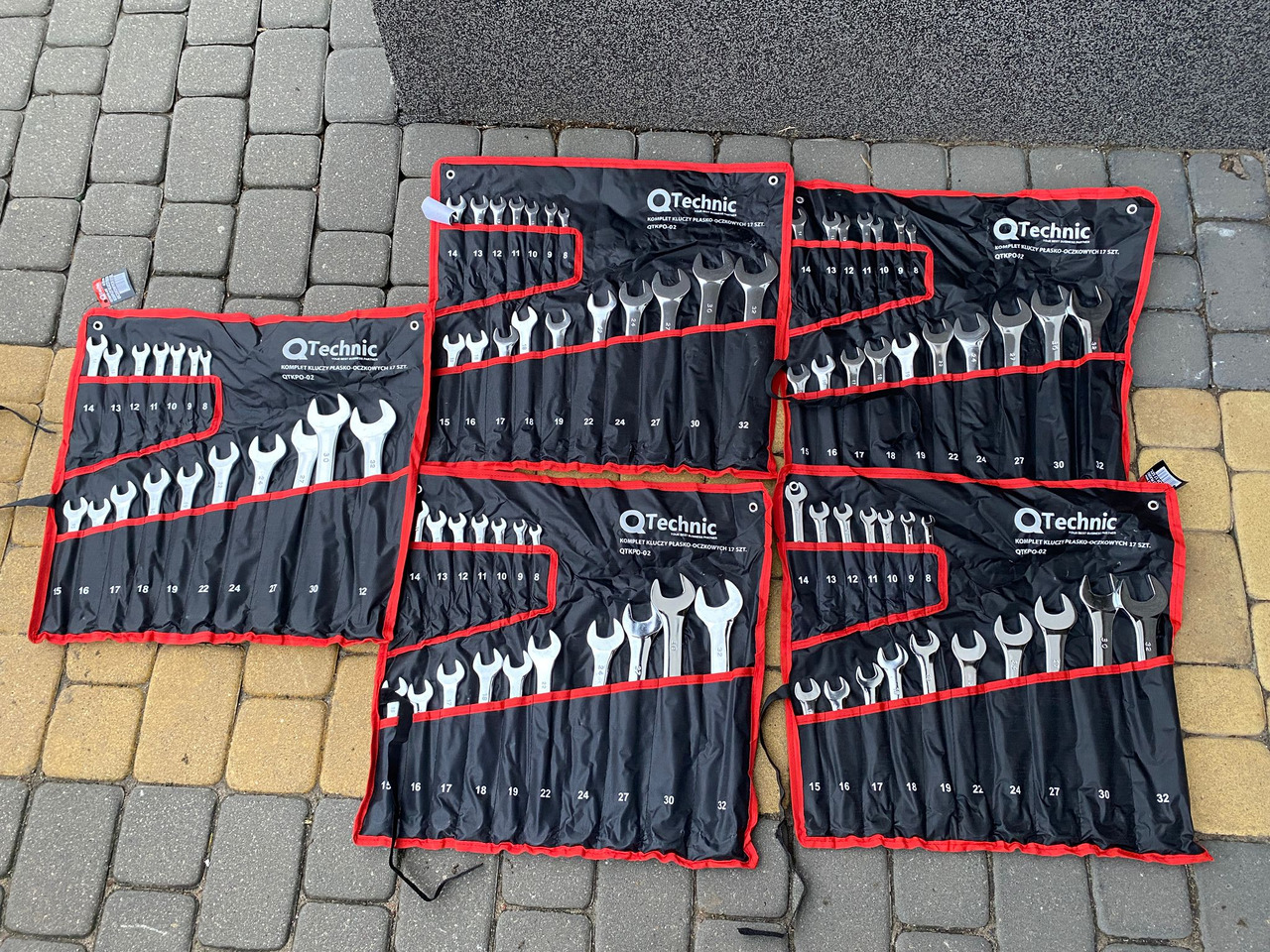 Qtechnics 8-32 - Autóipari szerszám: 1 kép. Qtechnics 8-32 - Autóipari szerszám: 1 kép.