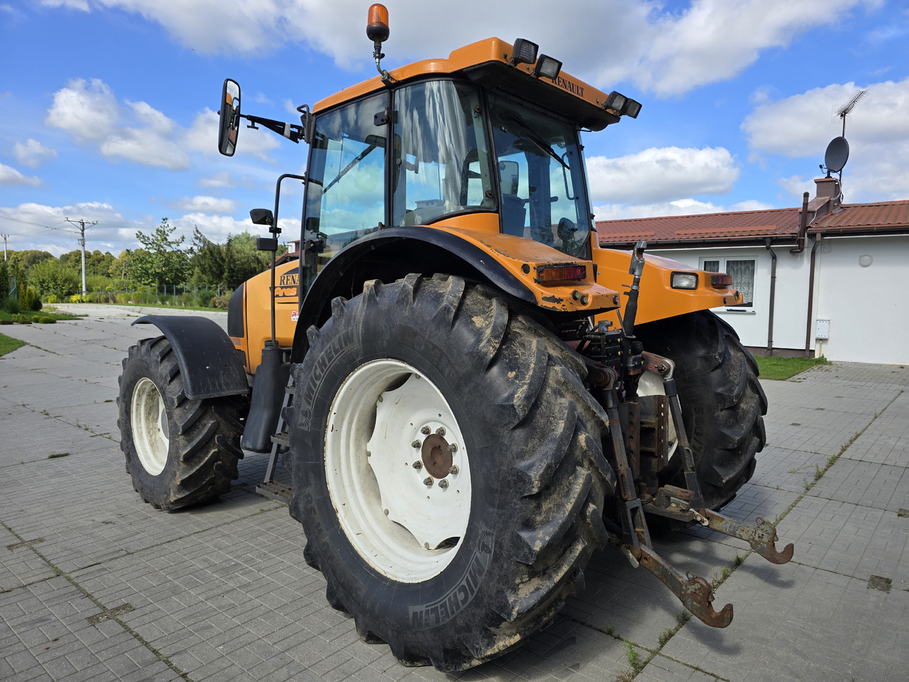 RENAULT Ares 816 RZ - Traktor: 4 kép. RENAULT Ares 816 RZ - Traktor: 4 kép.