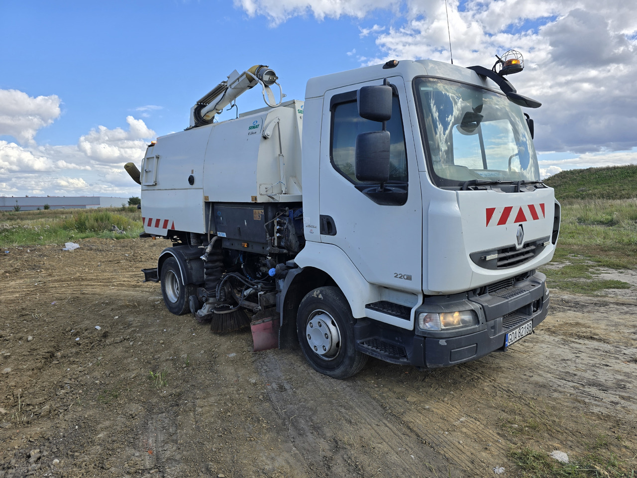 RENAULT Midlum - Utcaseprő gép: 1 kép. RENAULT Midlum - Utcaseprő gép: 1 kép.