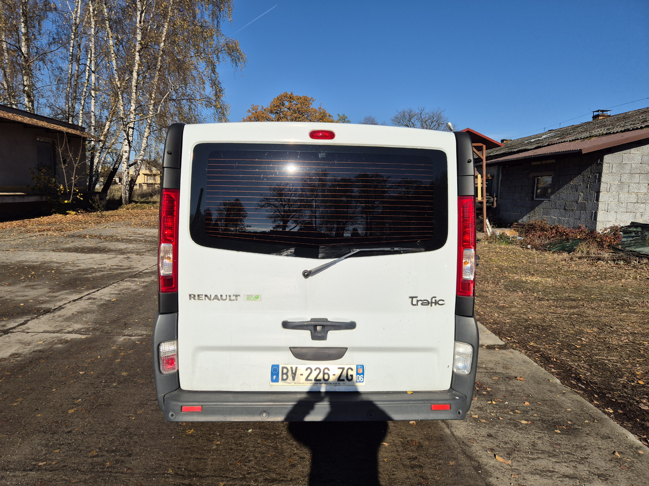 RENAULT Trafic 2.0 dCi 115 KM - Mentőautó: 5 kép. RENAULT Trafic 2.0 dCi 115 KM - Mentőautó: 5 kép.