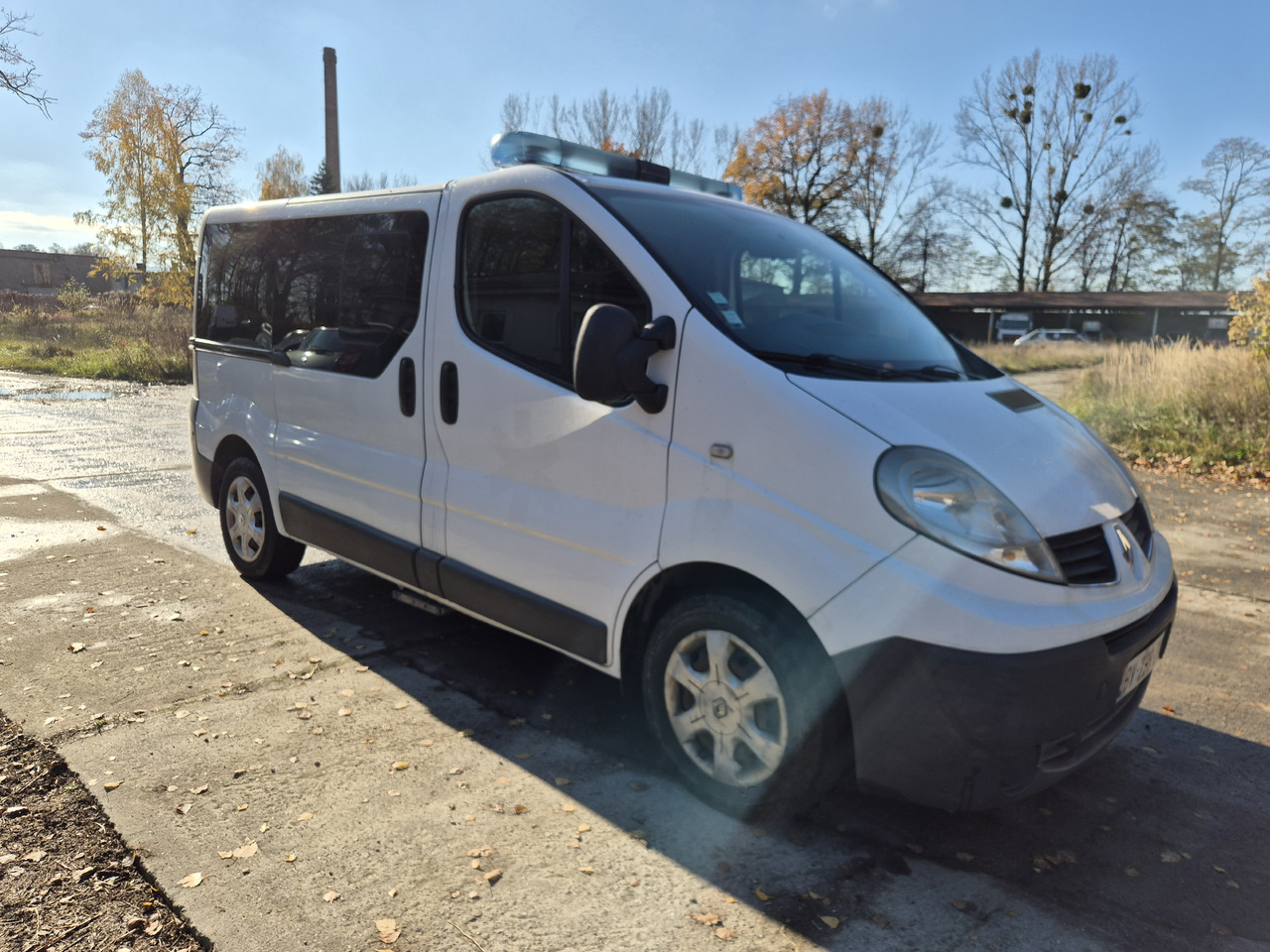 RENAULT Trafic 2.0 dCi 115 KM - Mentőautó: 1 kép. RENAULT Trafic 2.0 dCi 115 KM - Mentőautó: 1 kép.