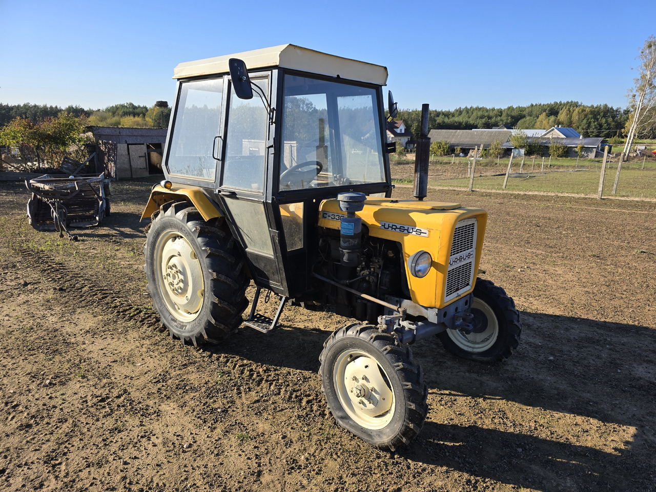 Ursus C-330 - Traktor: 1 kép. Ursus C-330 - Traktor: 1 kép.