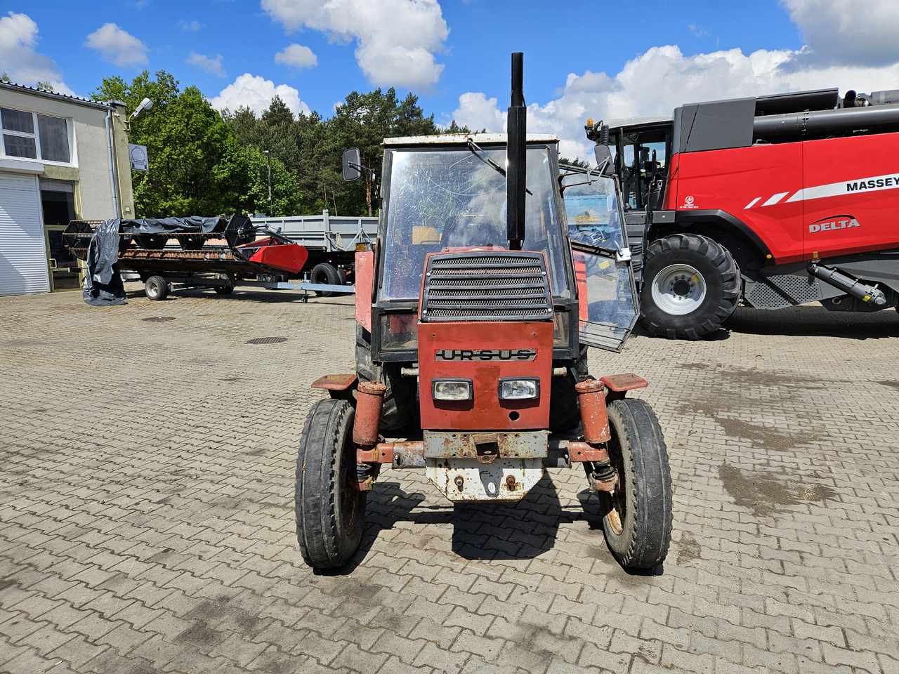 Ursus C-385 - Traktor: 4 kép. Ursus C-385 - Traktor: 4 kép.