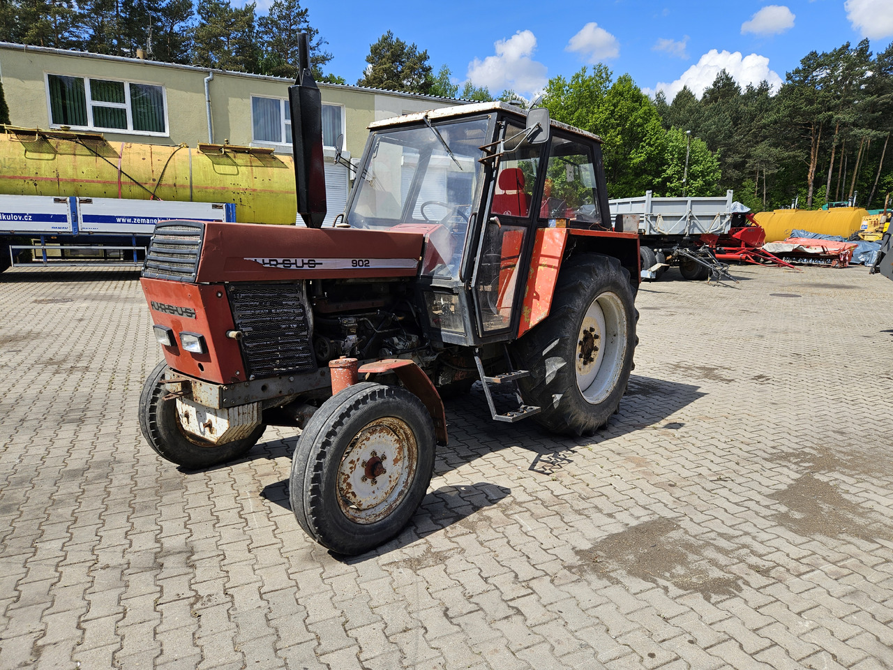 Ursus C-385 - Traktor: 4 kép. Ursus C-385 - Traktor: 4 kép.