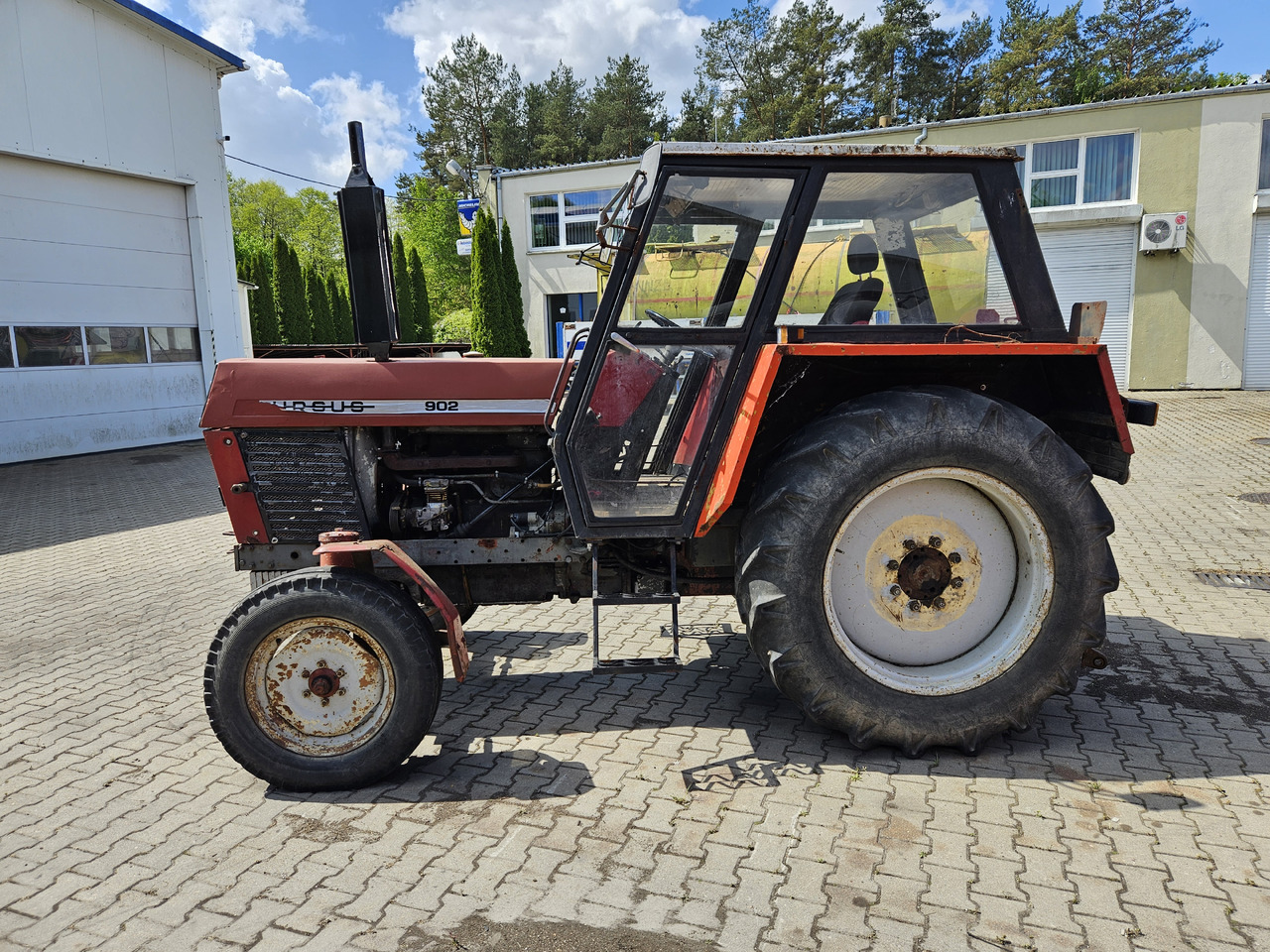 Ursus C-385 - Traktor: 3 kép. Ursus C-385 - Traktor: 3 kép.