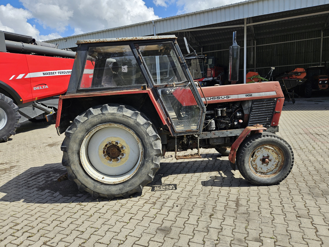Ursus C-385 - Traktor: 1 kép. Ursus C-385 - Traktor: 1 kép.