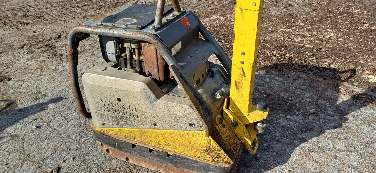 WACKER NEUSON DPU 6555 - Talajtömörítő: 2 kép. WACKER NEUSON DPU 6555 - Talajtömörítő: 2 kép.