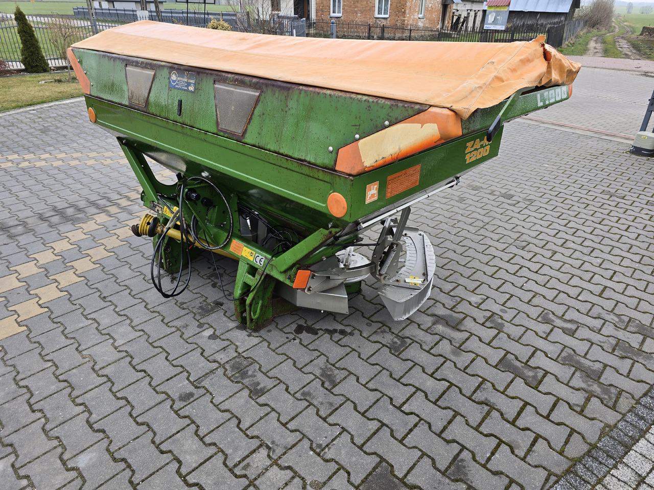 Amazone ZA-M Novix 2200 - Műtrágyaszóró: 2 kép. Amazone ZA-M Novix 2200 - Műtrágyaszóró: 2 kép.