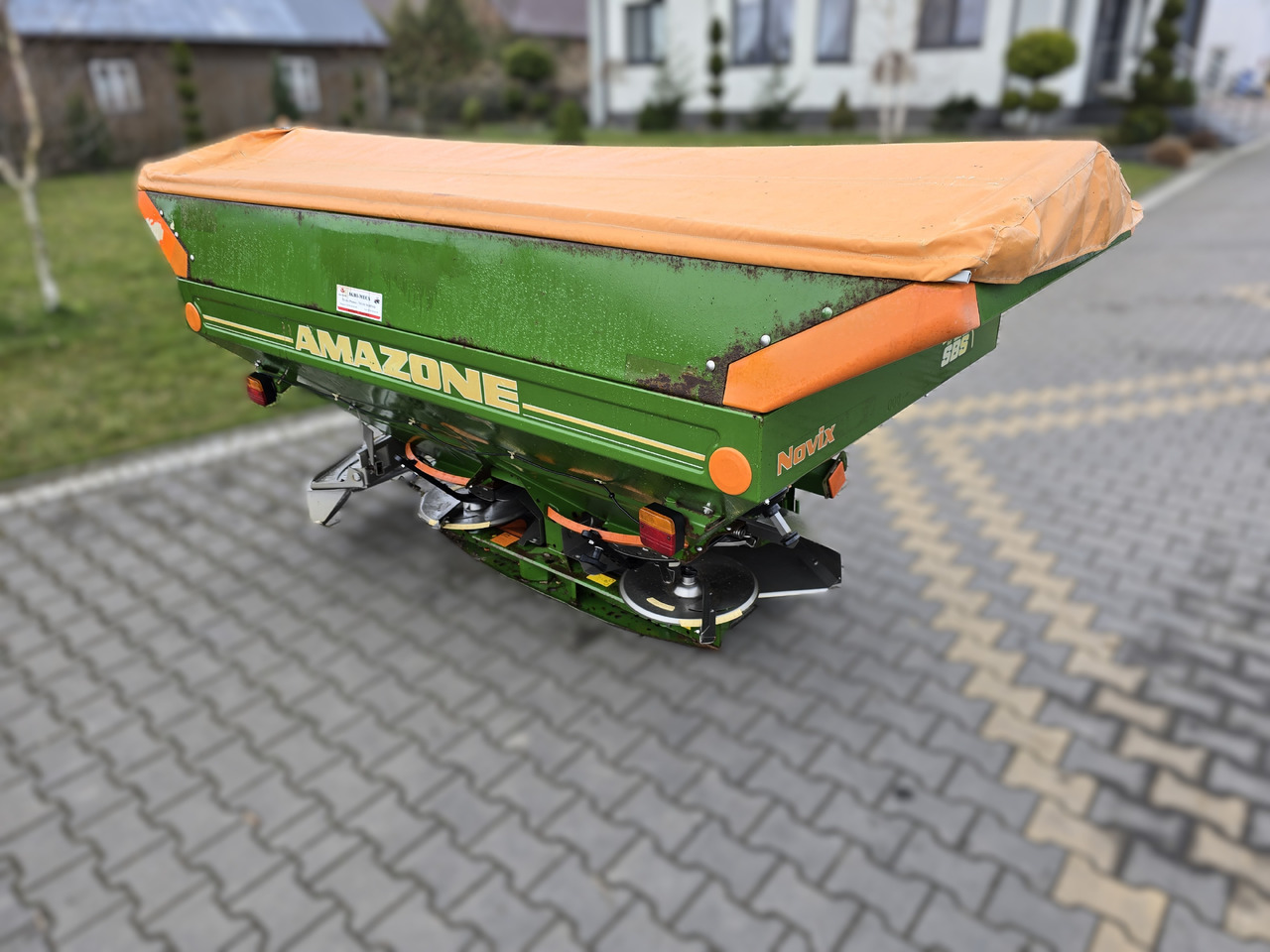 Amazone ZA-M Novix 2200 - Műtrágyaszóró: 3 kép. Amazone ZA-M Novix 2200 - Műtrágyaszóró: 3 kép.