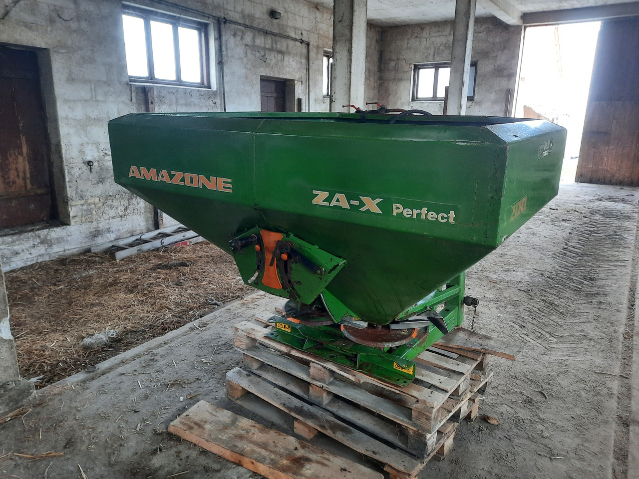 Amazone ZA-X Perfect 1200 - Műtrágyaszóró: 1 kép. Amazone ZA-X Perfect 1200 - Műtrágyaszóró: 1 kép.