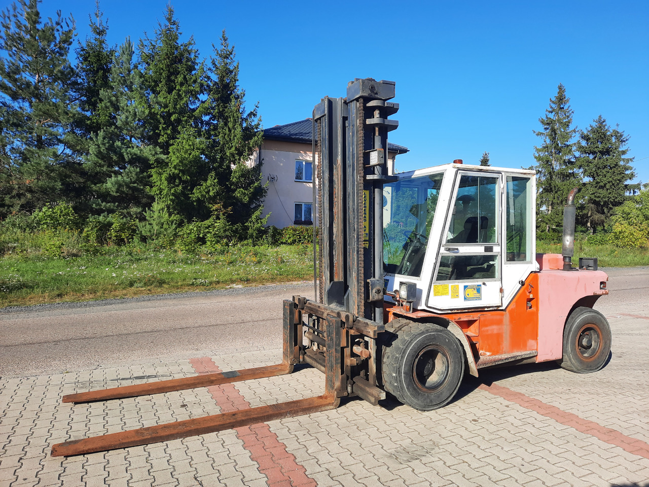 Dantruck 8009 - Dízel targonca: 3 kép. Dantruck 8009 - Dízel targonca: 3 kép.