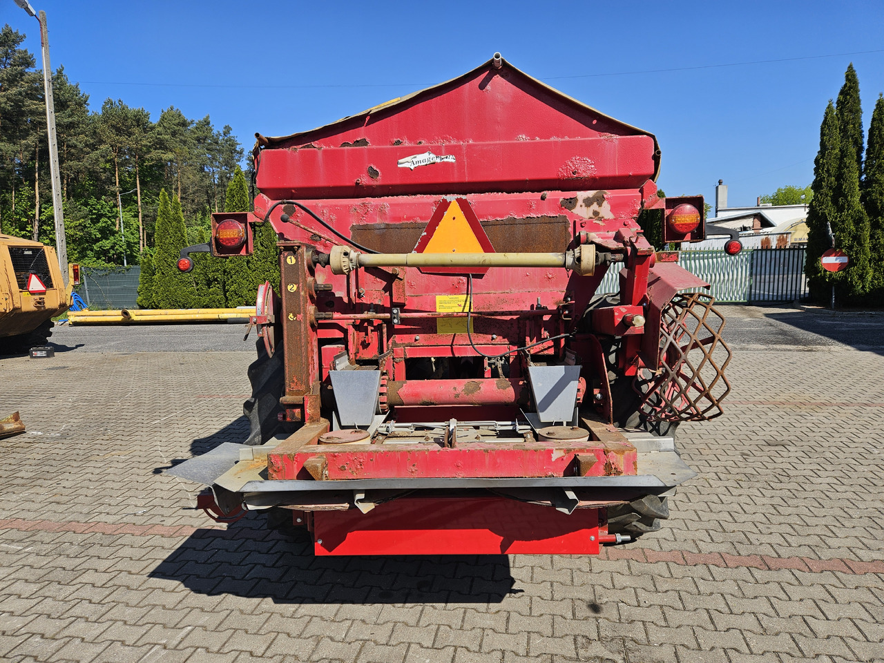 Inna B4 - Hígtrágya kijuttatás: 4 kép. Inna B4 - Hígtrágya kijuttatás: 4 kép.