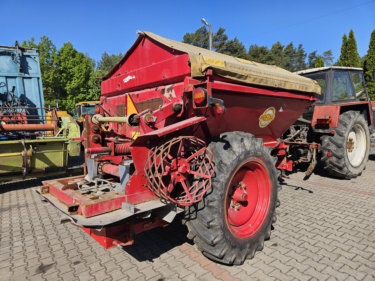 Inna B4 - Hígtrágya kijuttatás: 3 kép. Inna B4 - Hígtrágya kijuttatás: 3 kép.