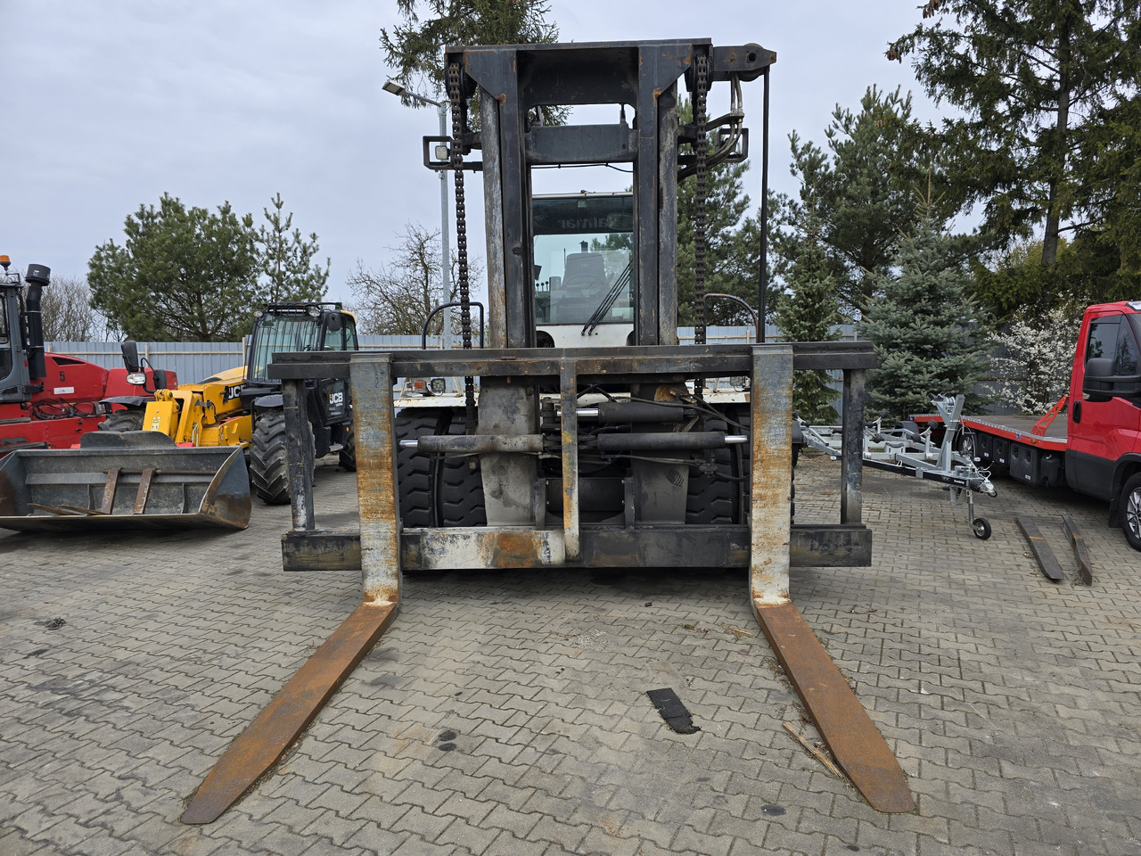 Kalmar DC18-1200N LB - Cserefelépítményes teherautó: 3 kép. Kalmar DC18-1200N LB - Cserefelépítményes teherautó: 3 kép.