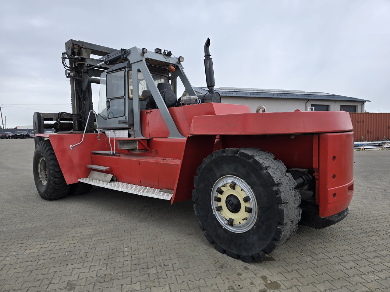 Kalmar KALMAR DCD420-12 - Cserefelépítményes teherautó: 3 kép. Kalmar KALMAR DCD420-12 - Cserefelépítményes teherautó: 3 kép.