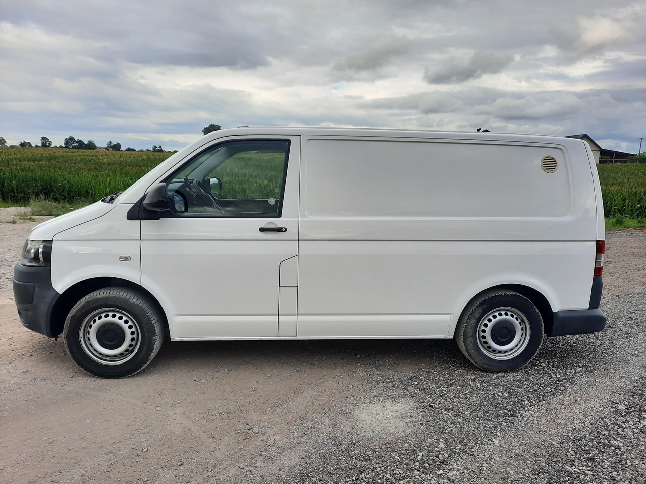 Volkswagen Transporter - Autó: 3 kép. Volkswagen Transporter - Autó: 3 kép.
