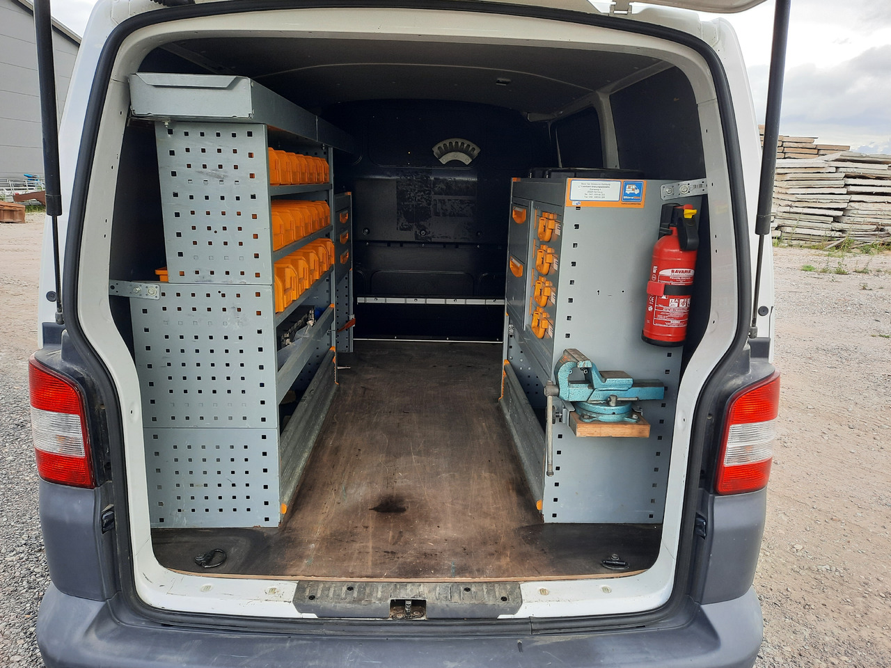 Volkswagen Transporter - Autó: 2 kép. Volkswagen Transporter - Autó: 2 kép.