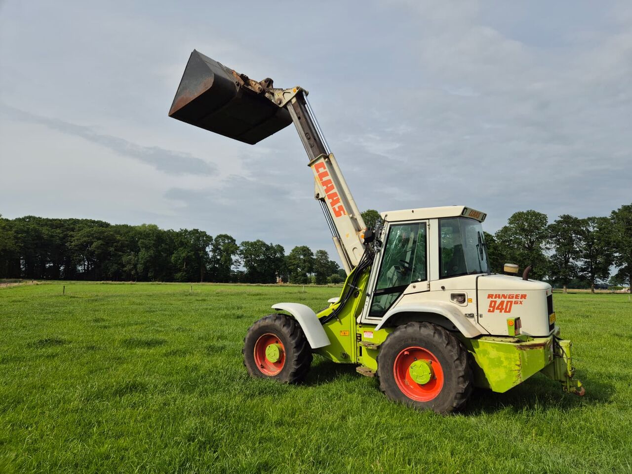 Claas Ranger 940 RX - Gumikerekes homlokrakodó: 4 kép. Claas Ranger 940 RX - Gumikerekes homlokrakodó: 4 kép.