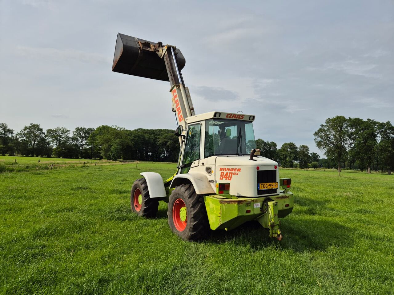Claas Ranger 940 RX - Gumikerekes homlokrakodó: 5 kép. Claas Ranger 940 RX - Gumikerekes homlokrakodó: 5 kép.