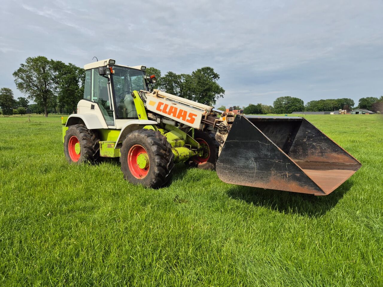 Claas Ranger 940 RX - Gumikerekes homlokrakodó: 3 kép. Claas Ranger 940 RX - Gumikerekes homlokrakodó: 3 kép.