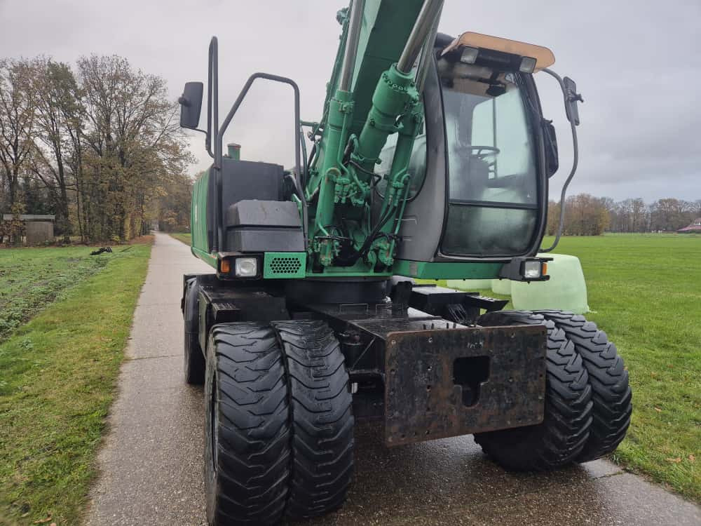 HITACHI ZX 130 W - Gumikerekes kotró: 5 kép. HITACHI ZX 130 W - Gumikerekes kotró: 5 kép.