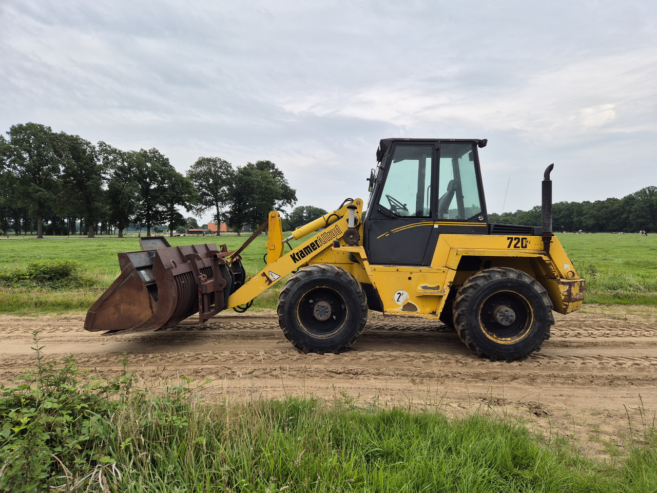 Kramer 720 II - Gumikerekes homlokrakodó: 3 kép. Kramer 720 II - Gumikerekes homlokrakodó: 3 kép.