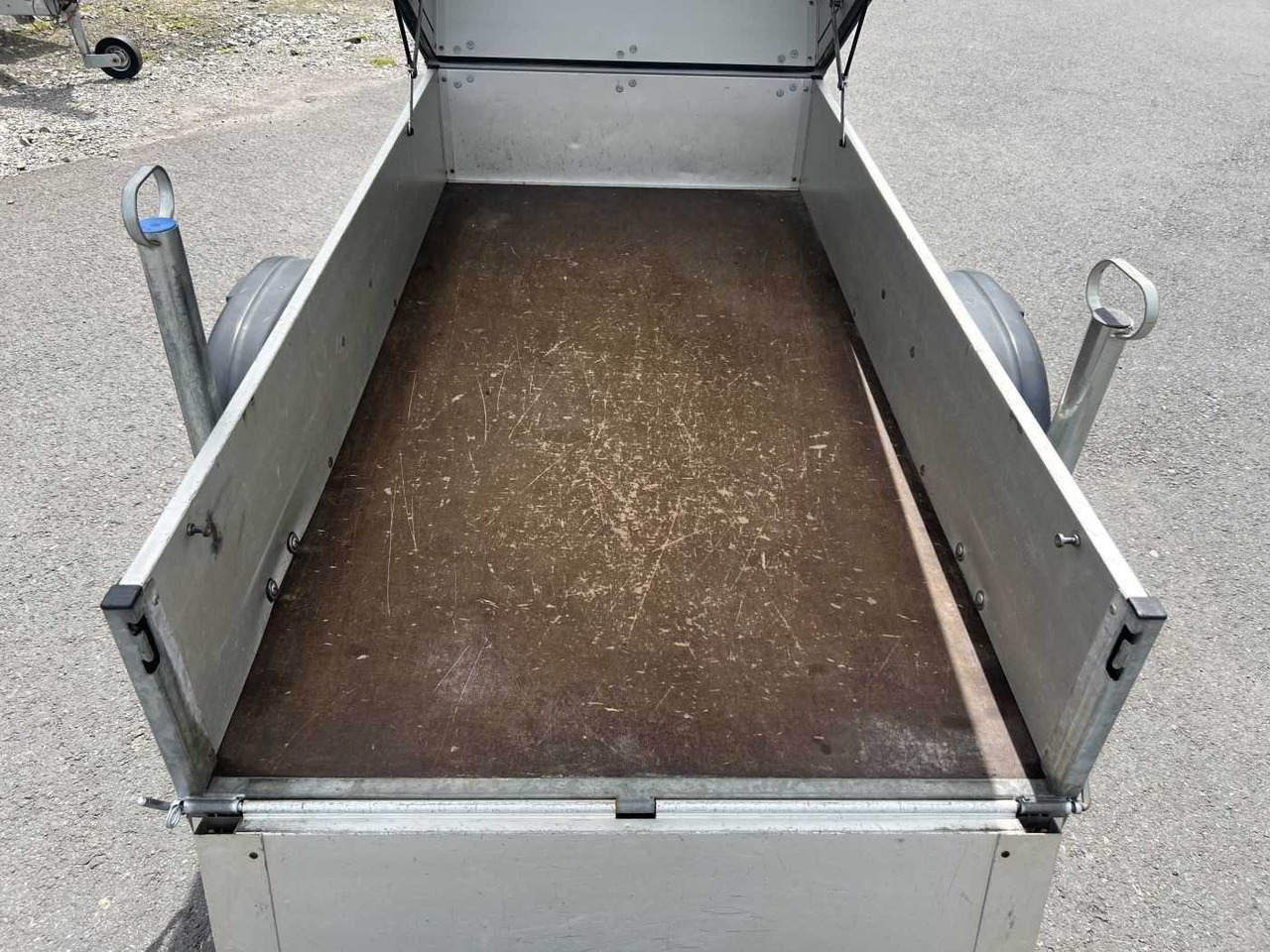 ANSSEMS GT 750 HT Deckelanhänger - Autó utánfutó: 5 kép. ANSSEMS GT 750 HT Deckelanhänger - Autó utánfutó: 5 kép.