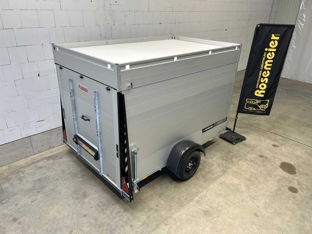 ANSSEMS GTB 1350 VT3 Ultra Low Deckelanhänger - Autó utánfutó: 3 kép. ANSSEMS GTB 1350 VT3 Ultra Low Deckelanhänger - Autó utánfutó: 3 kép.