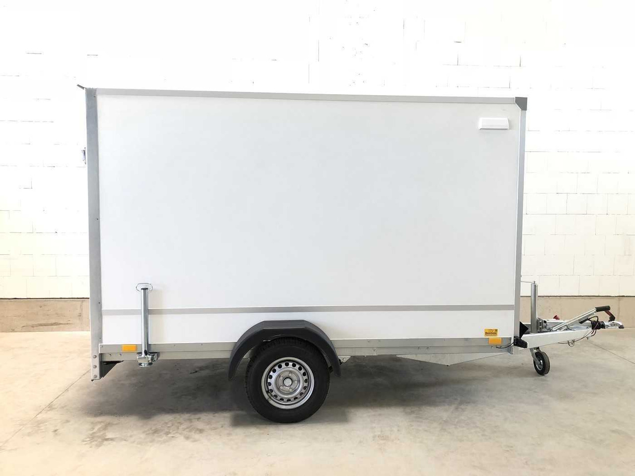 BLYSS F1330HD Rampe Kofferanhänger - Pótkocsi dobozos: 2 kép. BLYSS F1330HD Rampe Kofferanhänger - Pótkocsi dobozos: 2 kép.