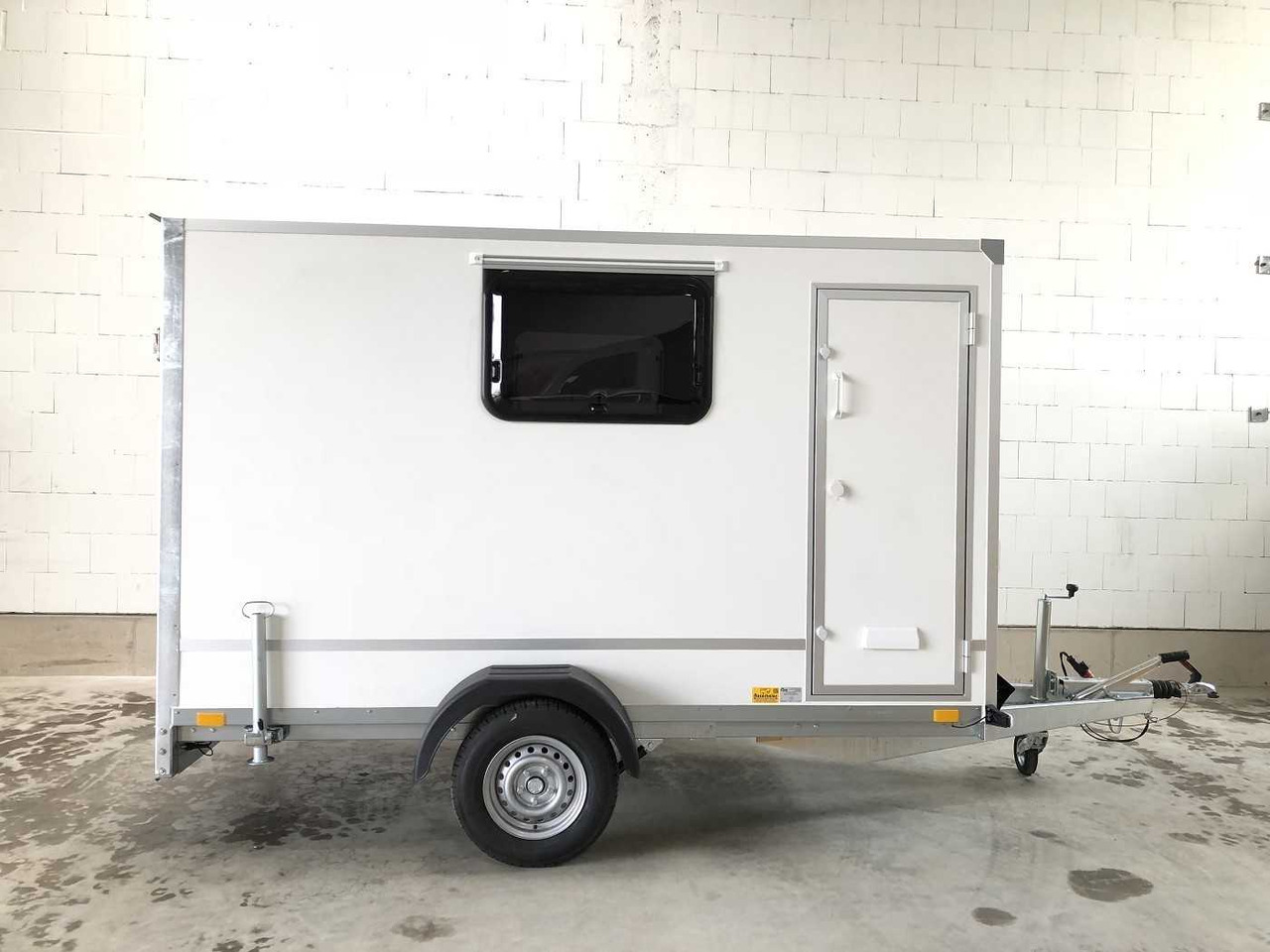 BLYSS F1330HD Rampe Tür 2 Fenster Kofferanhänger - Pótkocsi dobozos: 5 kép. BLYSS F1330HD Rampe Tür 2 Fenster Kofferanhänger - Pótkocsi dobozos: 5 kép.