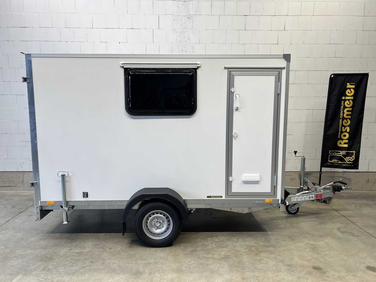 BLYSS F1330HD Seitentür,Fenster Kofferanhänger - Pótkocsi dobozos: 2 kép. BLYSS F1330HD Seitentür,Fenster Kofferanhänger - Pótkocsi dobozos: 2 kép.